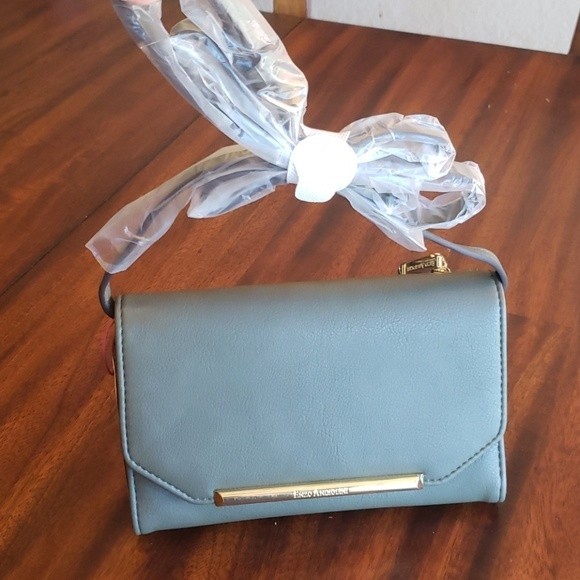 NWT Enzo Angiolini soft Green crossbody wallet purse With Gold Details - Picture 6 of 10